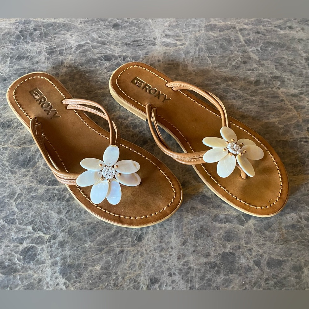 Roxy Tan Vintage Sandals with White Floral Design ~Size 8